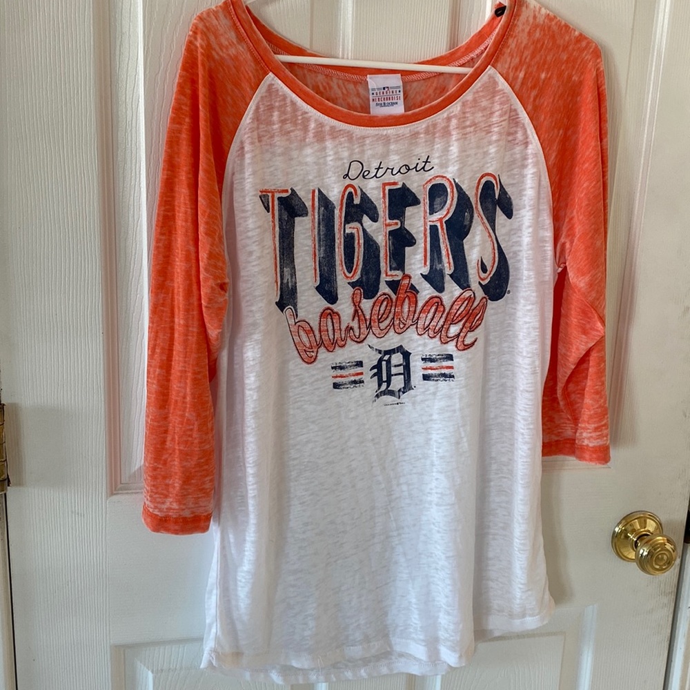 5th and ocean Detroit Tigers shirt size Large